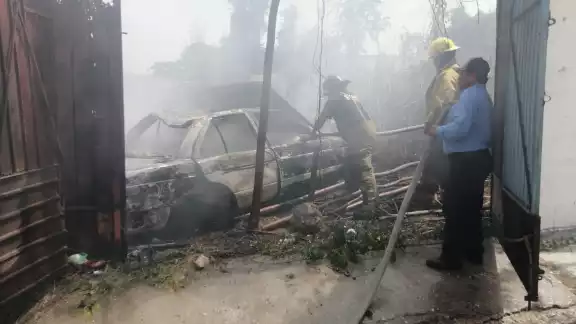 El vehículo terminó en cenizas El vehículo terminó en cenizas