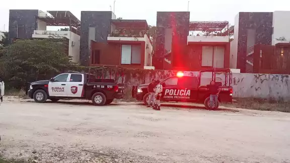 Elementos de diferentes corporaciones policiacas acudieron al lugar de los hechos. Elementos de diferentes corporaciones policiacas acudieron al lugar de los hechos.