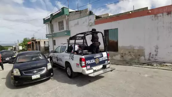 Rescatan a menor de 16 años discapacitada por agentes ministeriales y personal del grupo “Zazil”. Rescatan a menor de 16 años discapacitada por agentes ministeriales y personal del grupo “Zazil”.