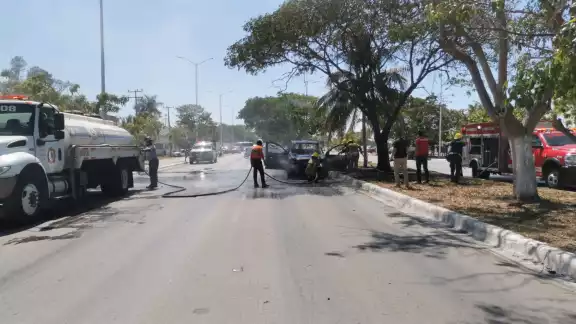 Esto fue lo que ocurrió con un vehículo en Campeche Esto fue lo que ocurrió con un vehículo en Campeche