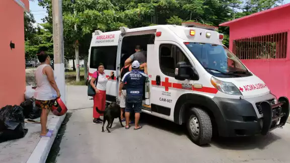 Hombre se desmaya en plena calle de la colonia Insurgentes, en Ciudad del Carmen