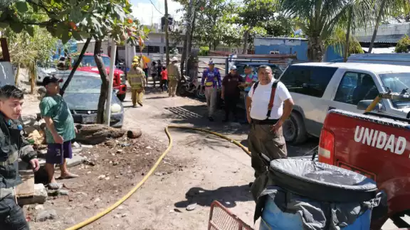 Rápida acción de bomberos evita tragedia en Manigua Rápida acción de bomberos evita tragedia en Manigua
