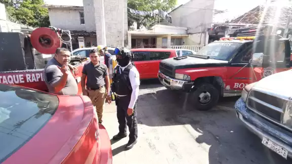 Bomberos se movilizan a la Colonia Centro por reporte de incendio