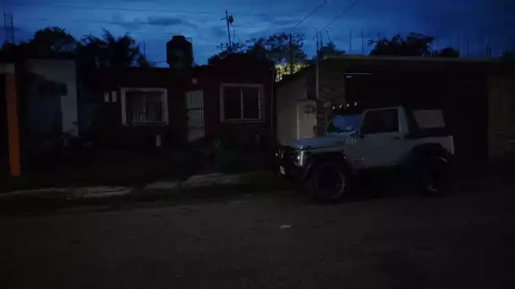 Las calles de la colonia se encuentran en la oscuridad total cuando se dan los apagones. Las calles de la colonia se encuentran en la oscuridad total cuando se dan los apagones.