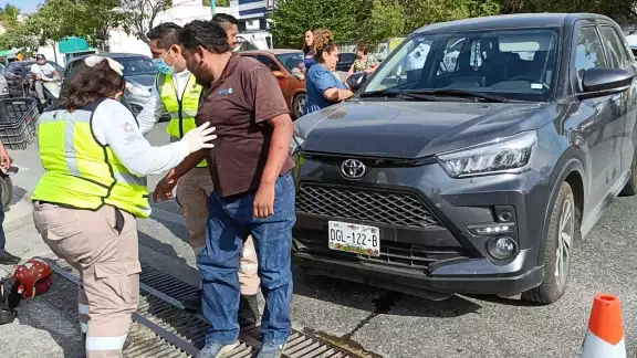 Accidente vial en López Portillo deja a motociclista herido