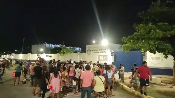 Los manifestantes se presentaron en la SSC de Playa del Carmen. Los manifestantes se presentaron en la SSC de Playa del Carmen.