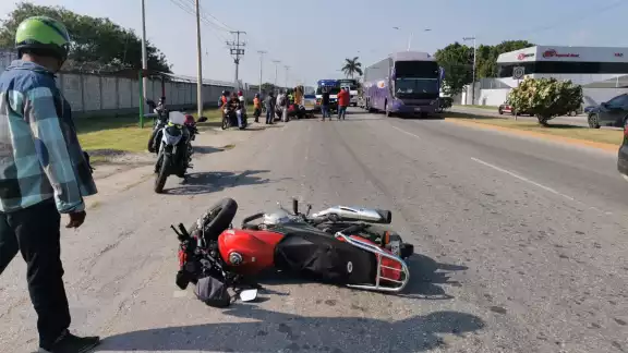 Un hombre identificado como Ricardo fue atropellado por un motociclista