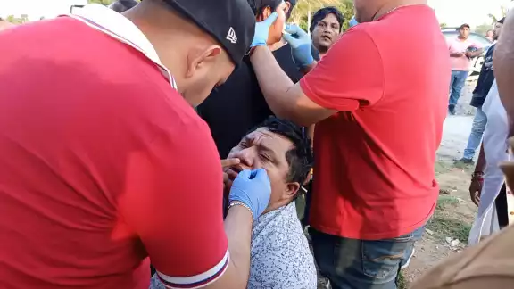 Pleito entre funcionaria de casilla y carmelita deja 5 lesionados Pleito entre funcionaria de casilla y carmelita deja 5 lesionados