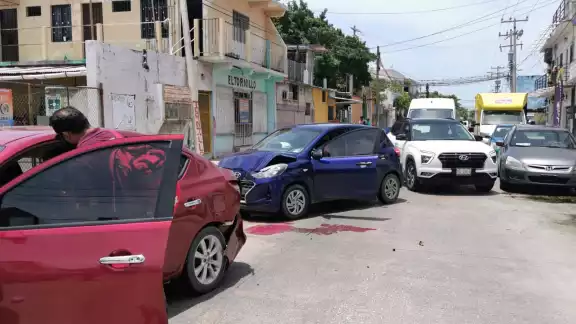La carambola provocó caos vial en la transitada vía. La carambola provocó caos vial en la transitada vía.