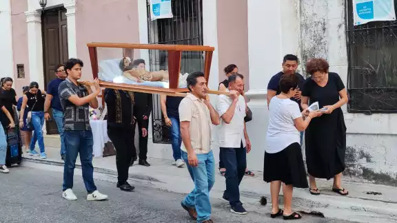 La Marcha del Silencio en Campeche inició en el Barrio de Guadalupe con decenas de católicos La Marcha del Silencio en Campeche inició en el Barrio de Guadalupe con decenas de católicos