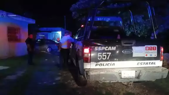 Exceso de velocidad y alcohol: deja auto abandonado en predio particular