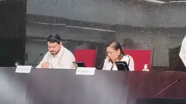 Diputada Mayda Mas Tun guarda silencio ante reclamos en Calkiní