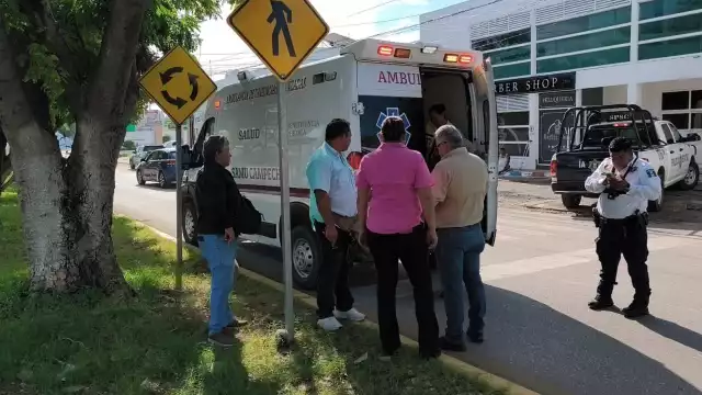 Tres personas resultaron heridas en un accidente ocurrido sobre la avenida López Portillo, en Campeche.