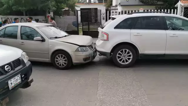 Daños materiales de varios miles de pesos tras una colisión por alcance en Campeche