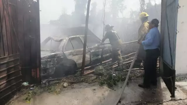 El vehículo terminó en cenizas
