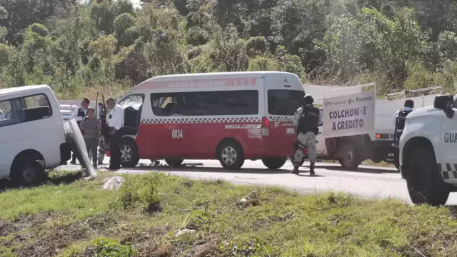 Cuatro personas siguen en estado grave tras el choque de combis en la carretera estatal Campeche-Hool