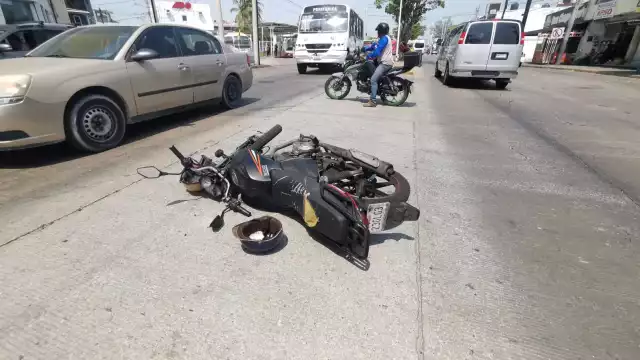 Motociclista resulta lesionado tras accidente frente a la terminal