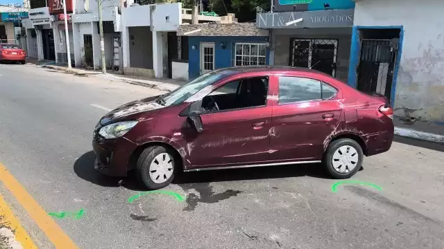 Conductor imprudente provoca choque y vuelca su vehículo en la Colosio