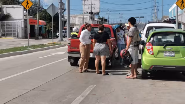 Motociclista causa accidente