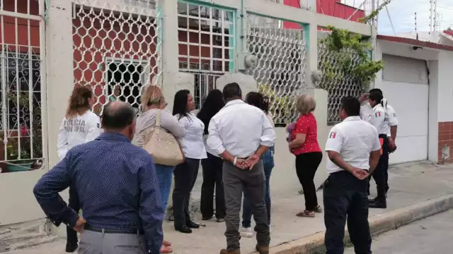 Autoridades judiciales realizaron diligencia para recuperar a un menor en la colonia Morelos.