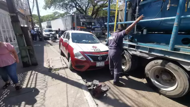 El incidente provocó un intenso tráfico vehicular en la zona.
