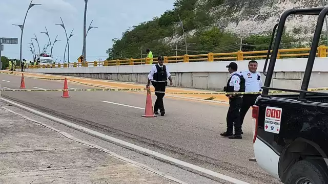 Encuentran cadáver en zona elevada del periférico; Policía acordona área