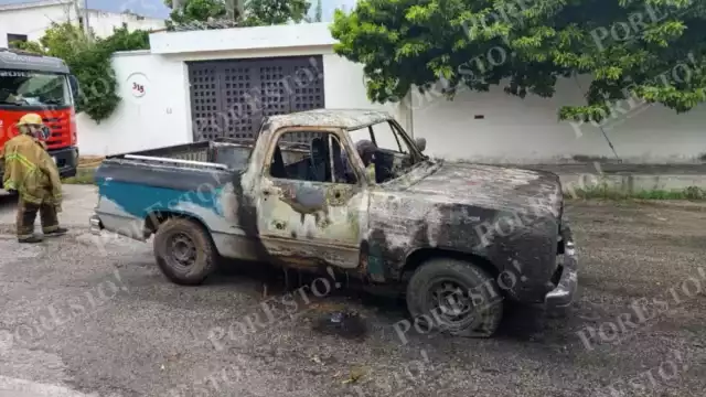 Al lugar acudieron bomberos de la SSP quienes controlaron el percance