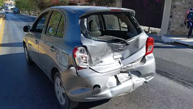 Exceso de velocidad provoca accidente en Av. Portillo Campeche