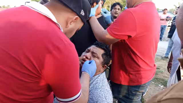 Pleito entre funcionaria de casilla y carmelita deja 5 lesionados