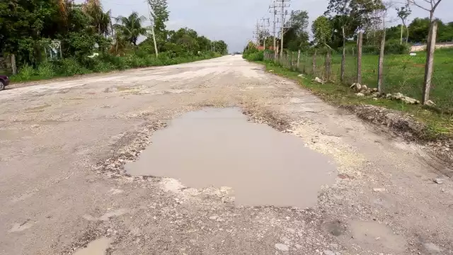 Exigen la reconstrucción urgente de la carretera, que se agrava con la temporada de lluvias.