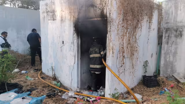 Se registra incendio en Villas de Santa Ana; bomberos evitan tragedia