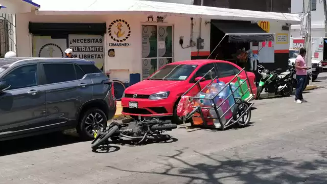 Motociclista resulta lesionado tras choque múltiple en la colonia Francisco I. Madero.