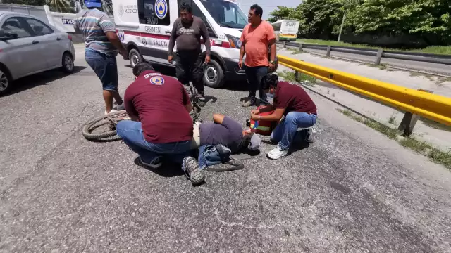 Accidente leve entre ciclista y camioneta en Isla de Tris termina en acuerdo