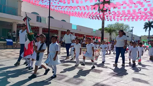 El contingente estuvo conformado por 520 estudiantes de 12 jardines de niños.