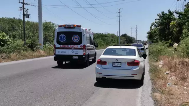 Dos hombres resultaron gravemente heridos tras sufrir un accidente en la carretera Ciudad del Carmen-La Aguada