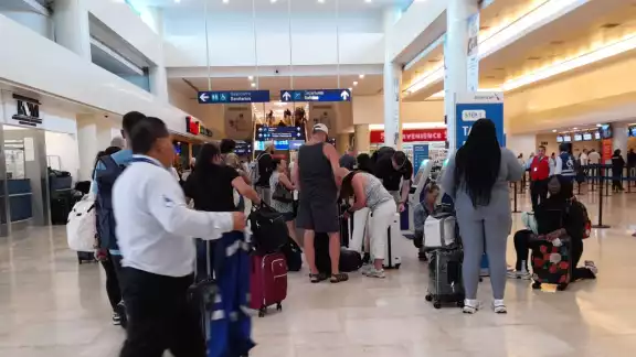 A pesar de las inclemencias del tiempo, llegaron varios vuelos procedentes de la Unión Americana 