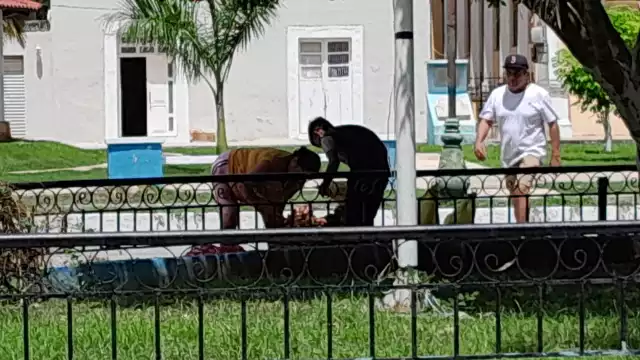 Niño de 10 años de Bacabchén vende frutas para ganar dinero, ayudar a su familia y cumplir su sueño de ser maestro