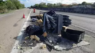 Trailero "se queda dormido" y choca contra amortiguador en la carretera Mérida–Campeche