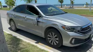 Error al abrir la puerta de su coche provoca accidente en el Malecón de Campeche