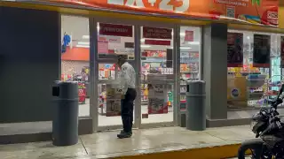 Ladrones hacen de las suyas en un OXXO de Campeche