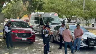 Le cierra el paso a moto repartidor y  ocasiona choque en Campeche