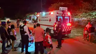 Auto compacto y motocicleta protagonizan fuerte accidente en Felipe Carrillo Puerto