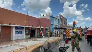 Incendio en tienda del Centro Histórico de Campeche moviliza a cuerpos de emergencia