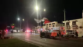 ¡Héroes! Así fue como rescataron a la bandera de México en Campeche, tras caerse de su Asta