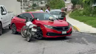 Motociclista termina lesionado tras impactarse contra un coche en Campeche: EN VIVO  