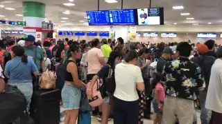 ¡Se armó el karaoke en el aeropuerto de Cancún! Pasajeros cantan 'Cielito Lindo': VIDEO