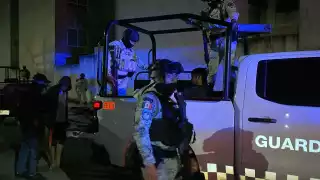 Catean varios domicilios de Cancún en  busca de motos y drogas