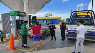 Alertan a consumidores por presunto cobro indebido en gasolinera de Ciudad del Carmen