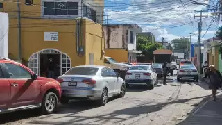 Detienen a 4 miembros de presunto grupo criminal durante cateo en hotel de Campeche 