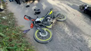 Grave accidente entre dos motocicletas deja una bebé herida de gravedad y tres adultos lesionados en Cancún